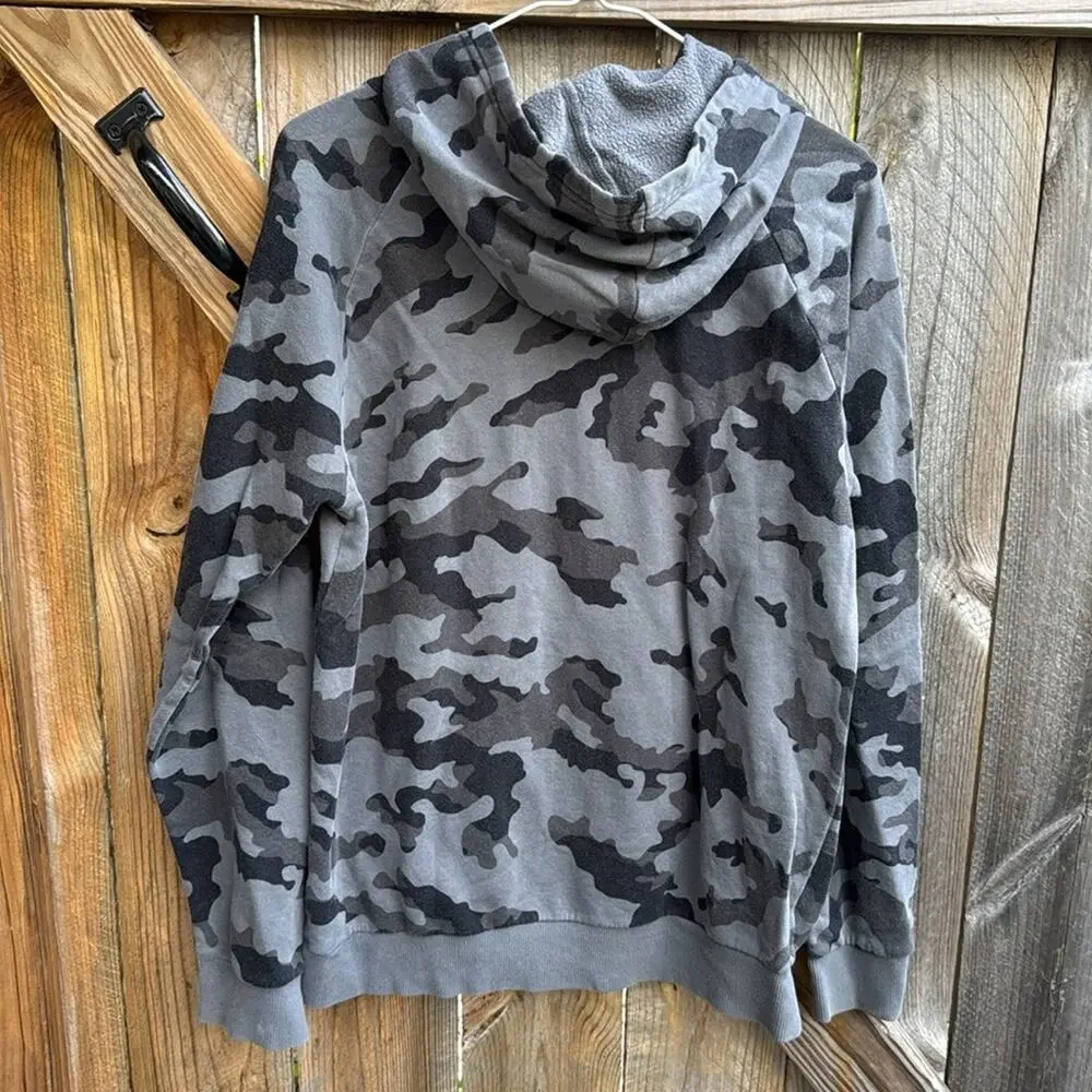 Under Armour Youth XL Black and Gray Camo Hoodie
